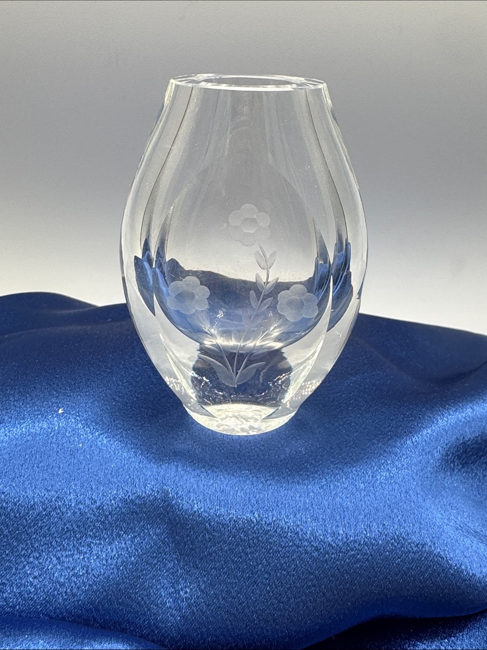 Clear Glass Bud Vase - Elegant Table Accent